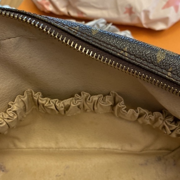 👜 Louis Vuitton Authentic French Trousse Toilette 28 🎉 Host Pick 7/22 🎉 - Picture 4 of 7